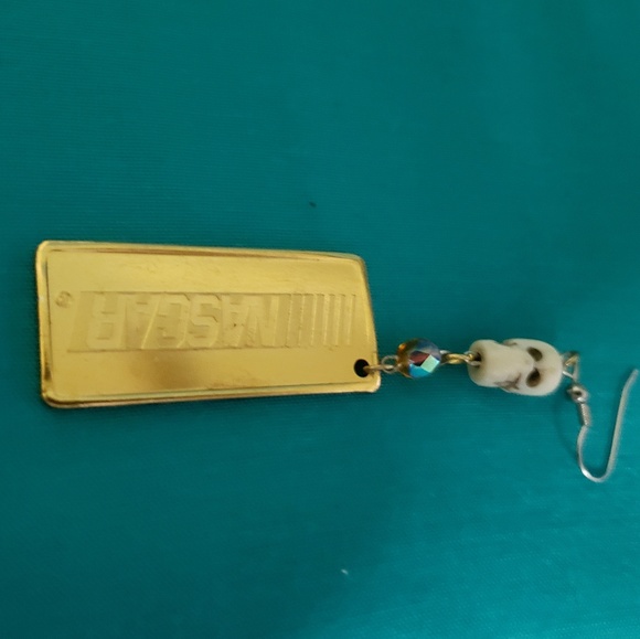 Nascar earring - Picture 1 of 7